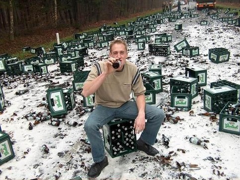 Bier vom lkw gefallen und getrunken